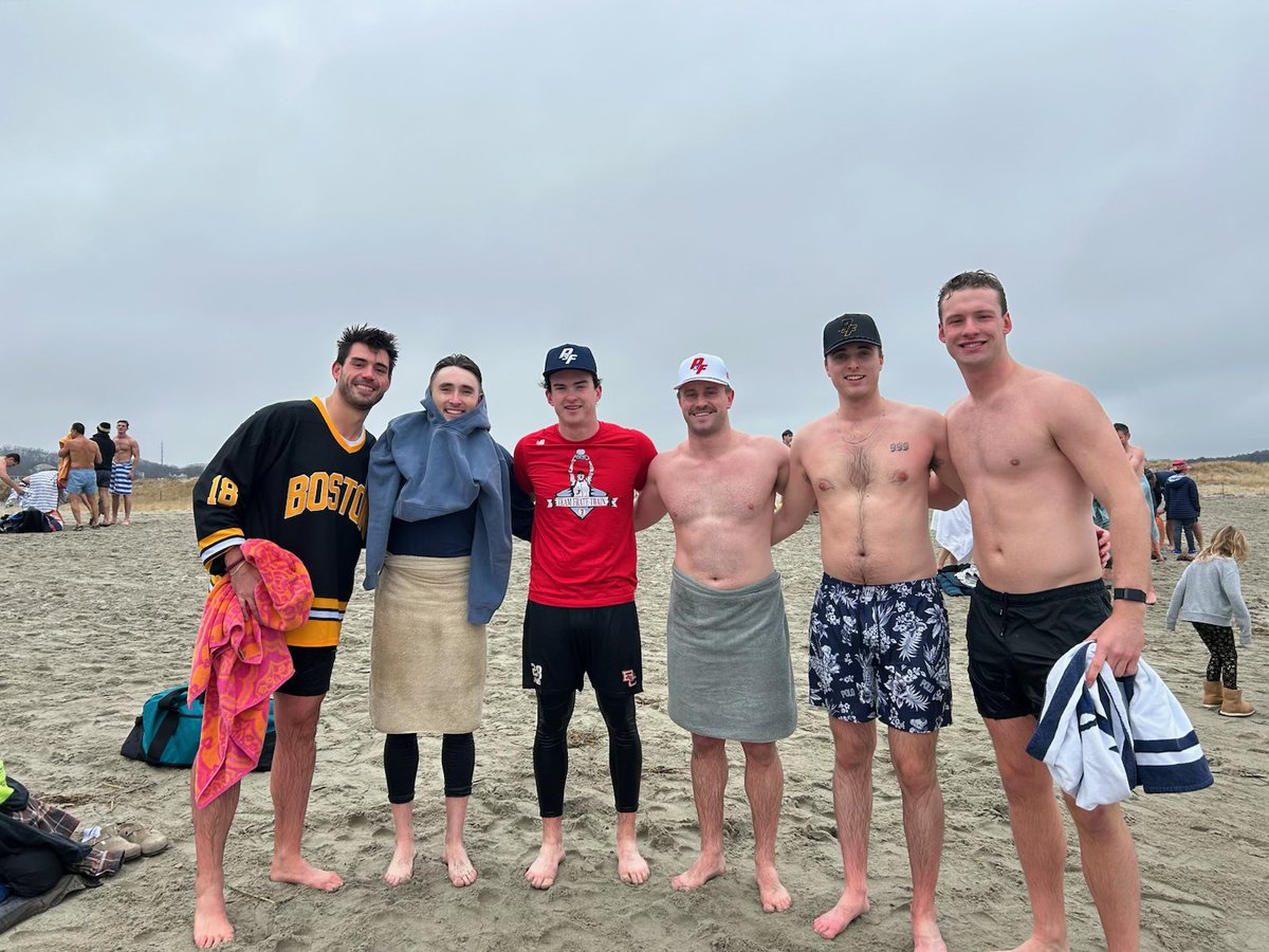 Hundreds took an icy plunge into the frigid ocean to honor the memory of Pete Frates '07 on his 40th birthday.

@Boston25 has the recap ➡️ bit.ly/Plunge4Pete_Fo…

📸: @BCBirdball