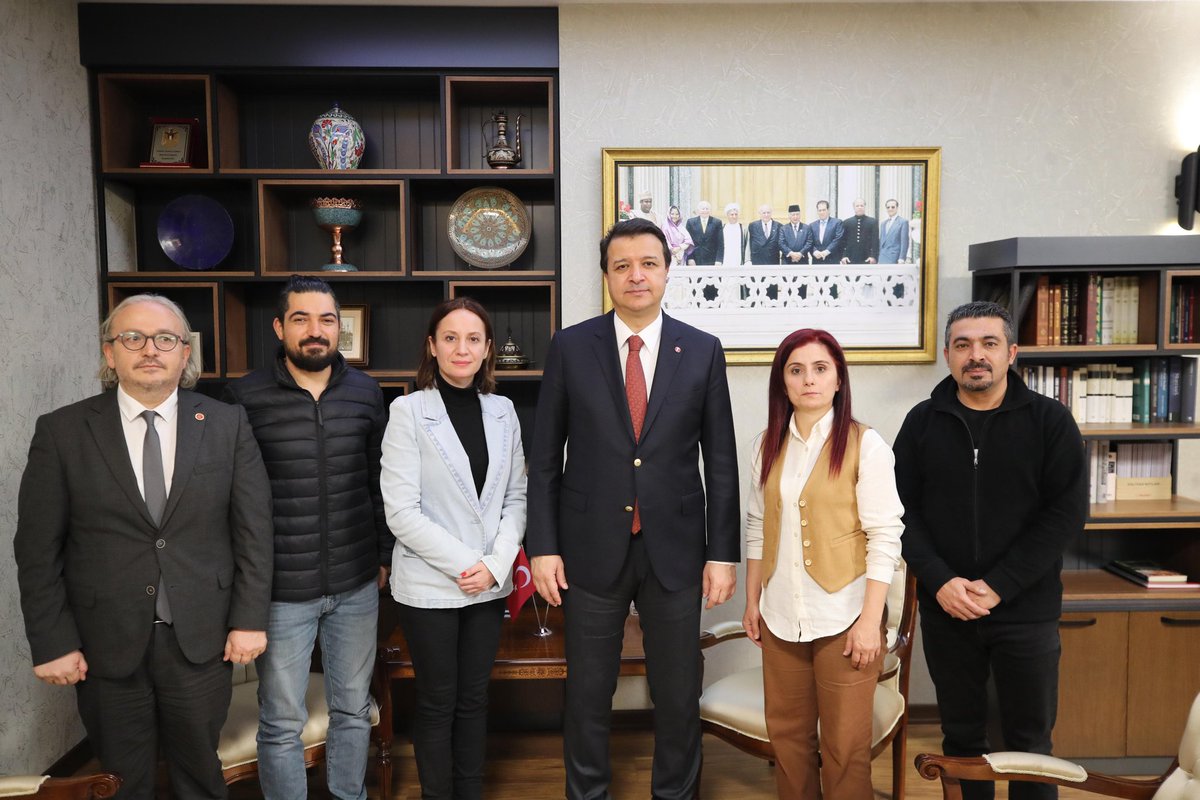 DMDTurkiye's tweet photo. Duchenne kas hastası çocuklarımızın onaylanan ilaçları, karşılaştığımız sorunlar ve çözüm önerilerimiz üzerine girişimlerimiz, siyasi partiler nezdinde kararlılıkla devam ediyor. Bu kapsamda, Saadet Partisi Genel Başkanı Sayın Mahmut Arıkan'ı ziyaret ederek konuyu detaylı bir şekilde ele aldık ve destek taleplerimizi kendilerine ilettik. Bizlere gösterdikleri sıcak misafirperverlik için kendilerine yürekten teşekkür ederiz.

Bu vesileyle bir kez daha vurgulamak isteriz ki, çocuklarımızın yaşam hakkı siyaset üstü bir meseledir. Bu kutsal mücadelemizde yanımızda olan ve desteklerini esirgemeyen tüm liderlerimize gönülden teşekkür ediyoruz. Birlikte, daha yaşanabilir bir gelecek için umutla çalışmaya devam edeceğiz.
@mahmutarikansp
@SaadetPartisi
#7500AileİlaçBekliyor