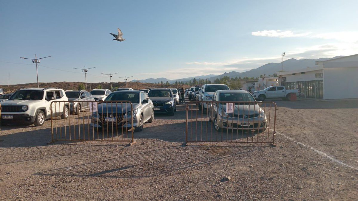 #AltaMontaña🏔️

Ocupación de 300 vehículos en el Parador Uspallata.
Demora aproximada de 3 horas. 

Conducir con precaución. 

#LasHerasTuHogar #Prevención