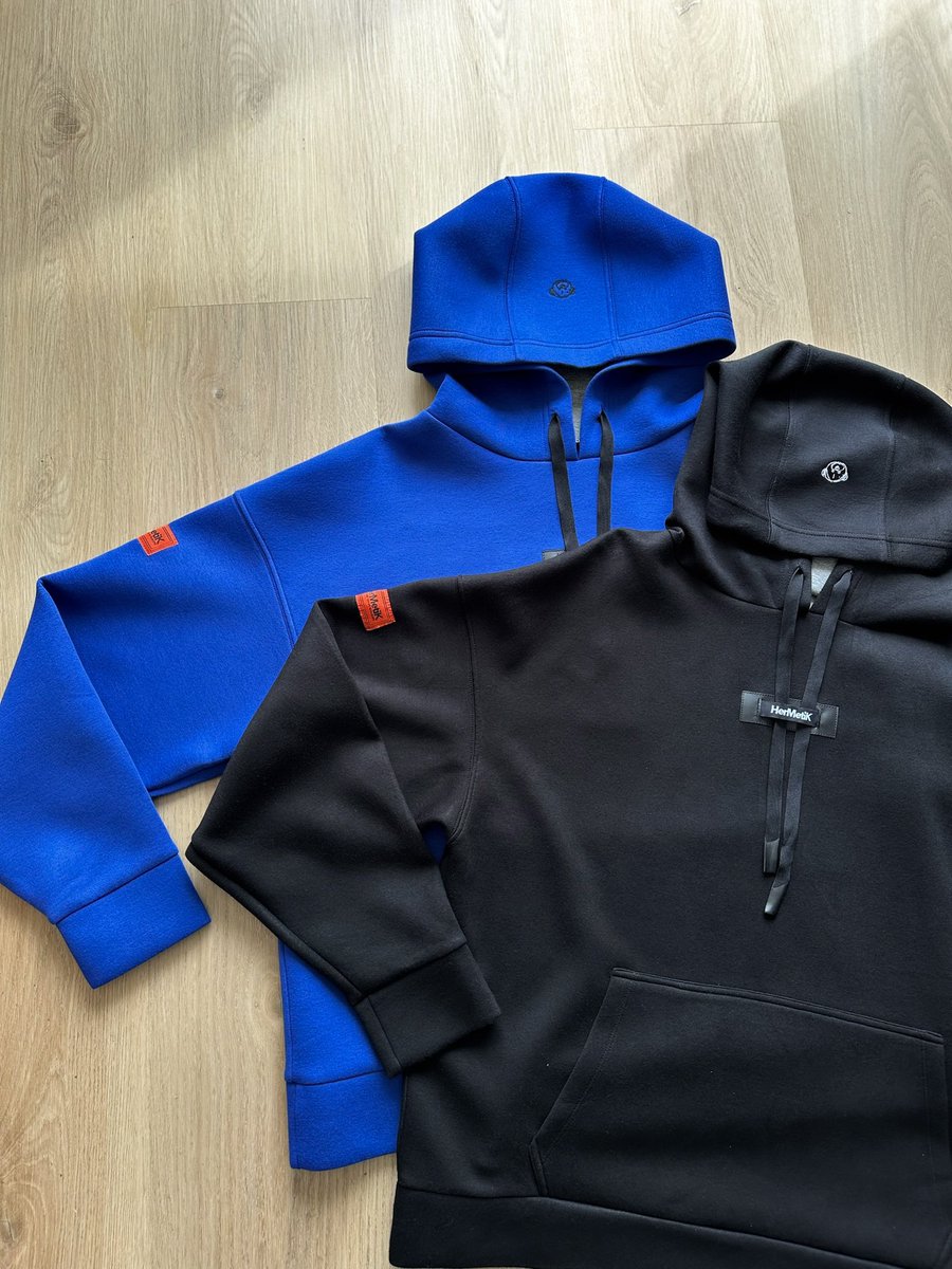 Help me choose!!!

Blue or black?🤔