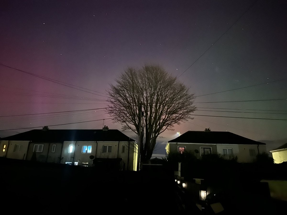 Sarahje87's tweet photo. The sky lastnight in Dundee 😍 absolutely stunning 😍 https://t.co/Ge199z10Tf