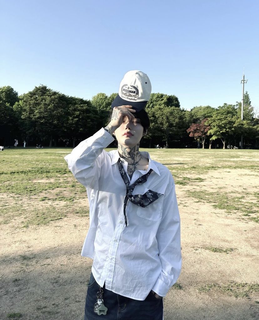 dreIIaz's tweet photo. went out and touched some grass https://t.co/1qDxeg9OWs