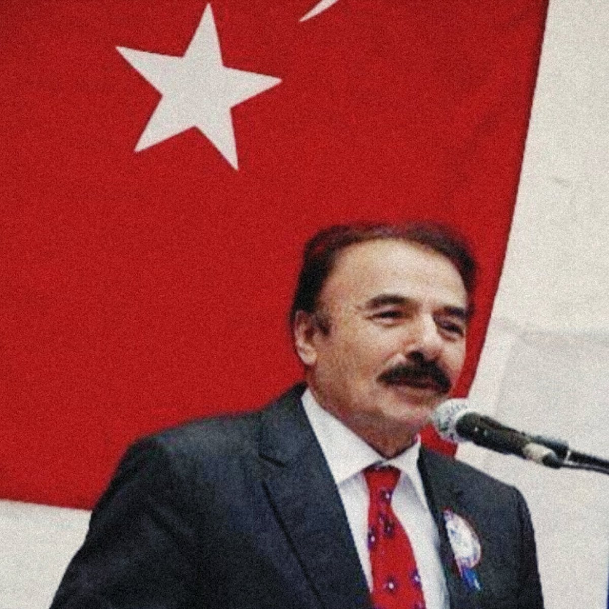 Bir gün, gitsen bile hatıran yeter.

#FerdiTayfur