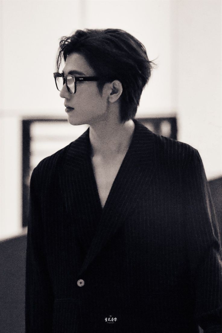 extoale's tweet image. ㅤ️️
ㅤ️️

Longing runs deep like boundless sea
Beautiful memories with drift afar like  heavenly clouds.