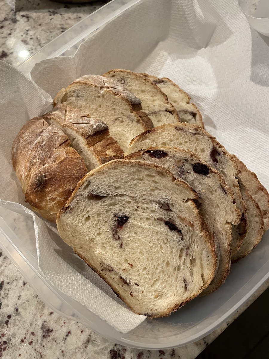 sinayax2's tweet photo. cw food

continuing to create my sourdough empire https://t.co/hdUVGqlf99