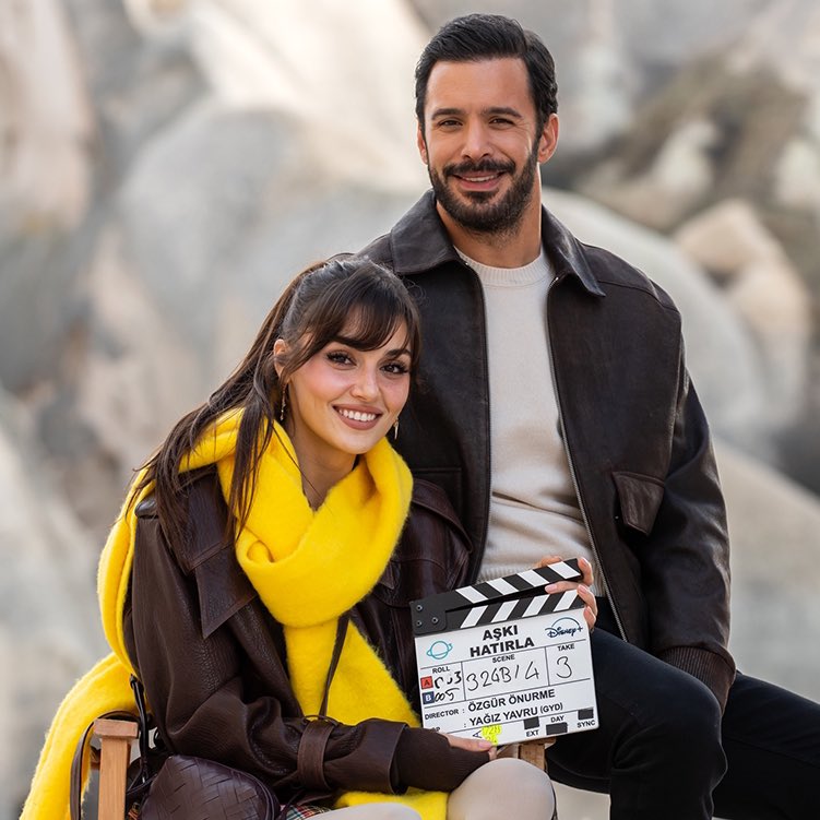 Anyway, it is already 2025 and that means that we are officially in the year of Hande Erçel and Barış Arduç 💋