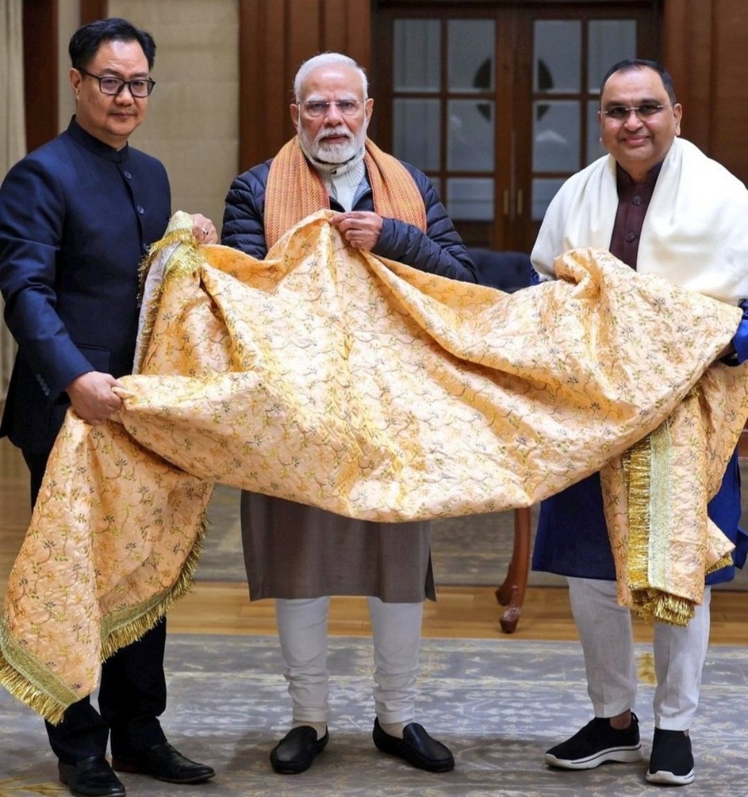 prerna_yadav29's tweet image. एक तरफ मंदिर की खोज... दूसरी तरफ चादर... करना क्या चाहते है ये 🙄
#PMModi #BJP #Sambhalmandir