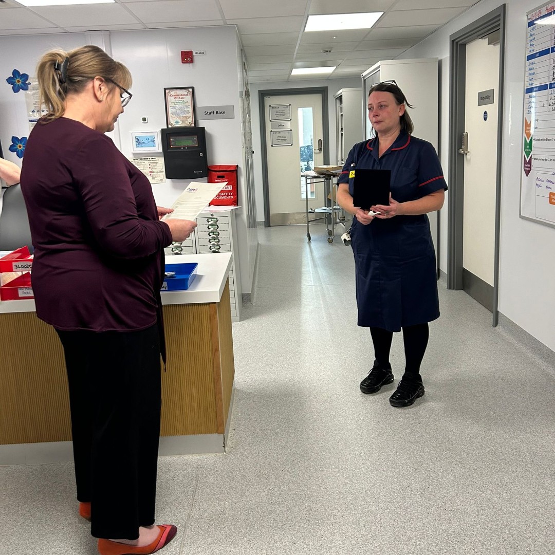 A big congratulations to Ward Manager Cristina Stevens, who was recently awarded a Cavell Star Award for the compassion and support she shows towards patients and patients’ families. 💜 
#CavellAward 💜
