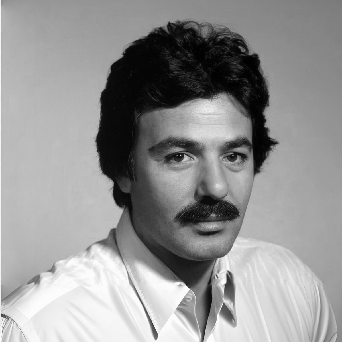 Şu mübarek günde hakkın rahmetine kavuştu. Allah mekanını cennet eylesin baba seni çok seviyorum