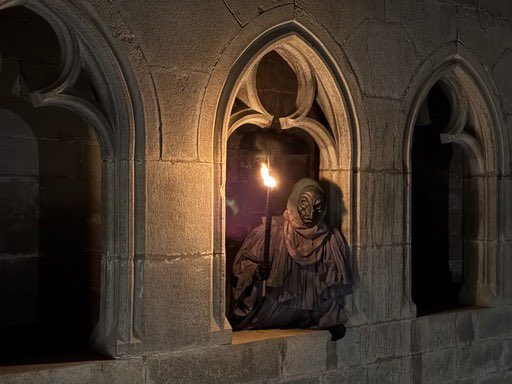 A Girona vam rebre l’any nou a la Catedral amb la Bruixa enunciant les campanades. La Cultura Popular la primera protagonista d’aquest 2025!