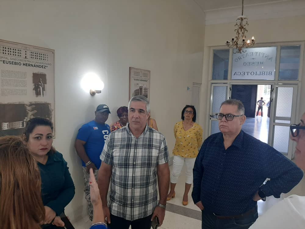 EdMartDiaz's tweet photo. En la mañana de hoy visitamos el Hospital ginecobstétrico Universitario Eusebio Hernández e intercambiamos con directivos y trabajadores sobre cómo fortalecer el Programa Materno Infantil.#CubaPorLaVida https://t.co/V4kCR8UdG8