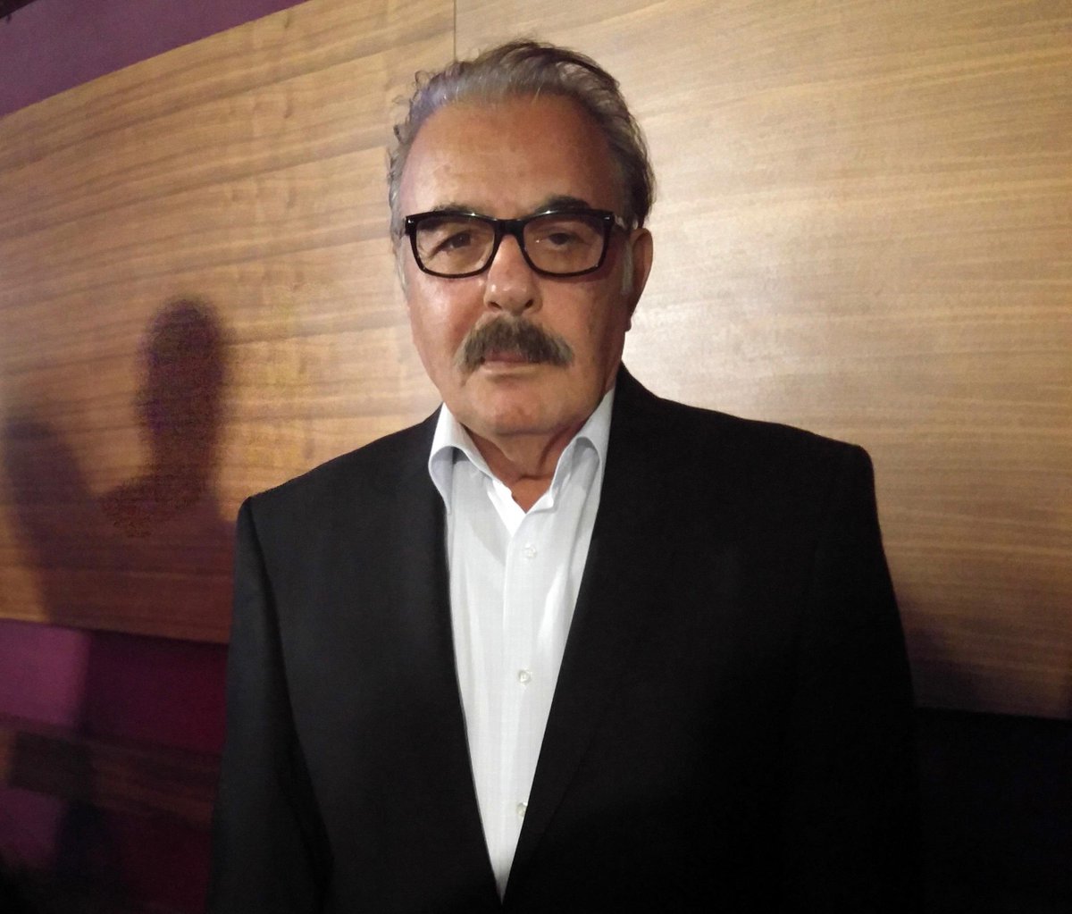 Vefat haberini teessürle öğrendiğim usta sanatçımız, Türk müziğinin unutulmaz sesi Ferdi Tayfur’a Allah’tan rahmet diliyorum.

Ailesinin, sevenlerinin ve tüm sanat camiasının başı sağ olsun.

Mekânı cennet olsun.