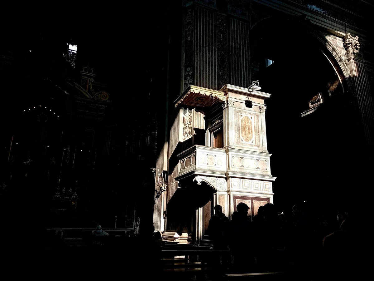 astoryaboutblue's tweet photo. Let there be light https://t.co/6C7EUh261M