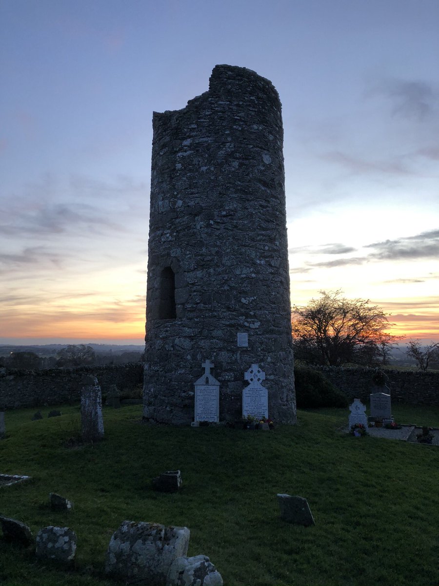 memps2's tweet image. The beautiful Oughterard, Co. Kildare #Ireland. Site of a monastery founded by St Bríga (not the St Bridget) in #6thc but later burned by Viking king of Dublin, Sitric.

Best known as resting place of Arthur #Guinness, who founded the Guinness Brewery at St. James's Gate in 1759