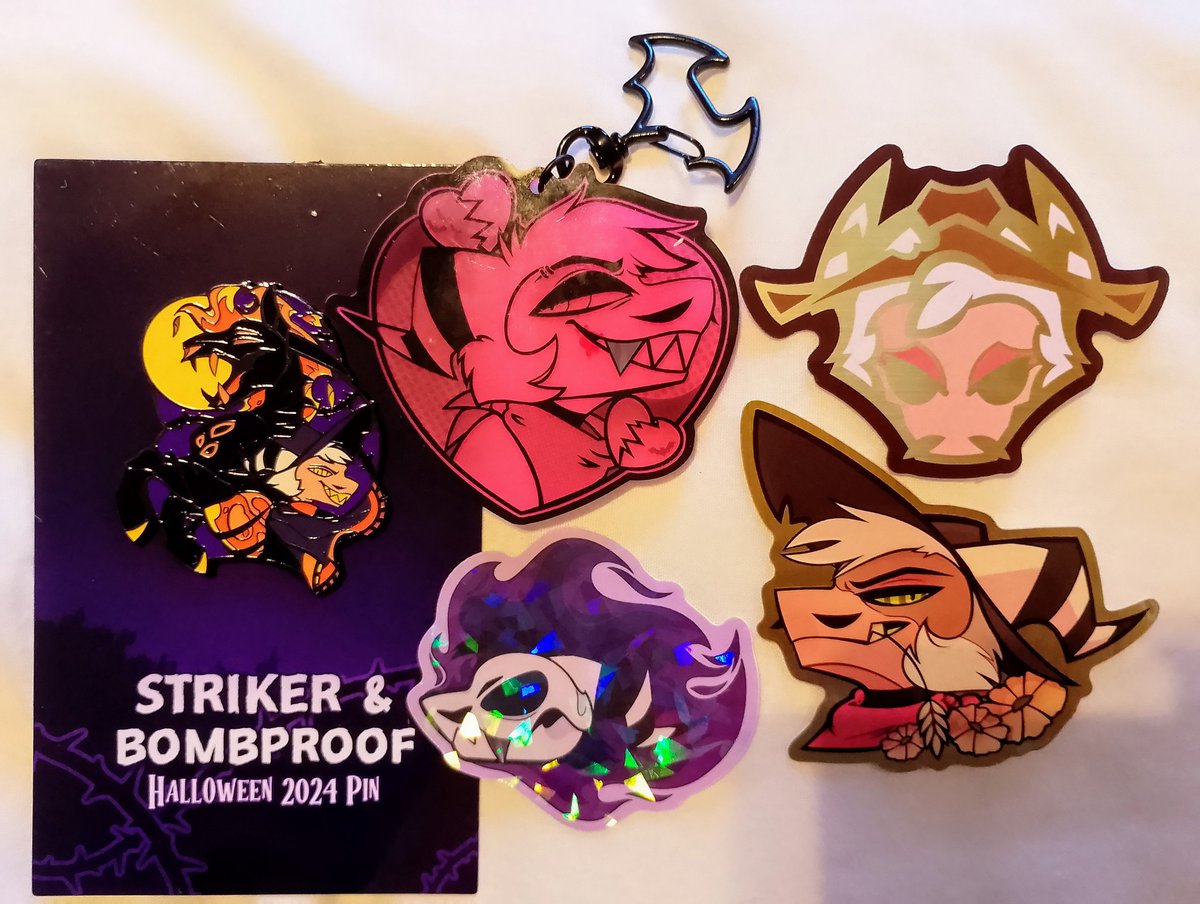 Aisling29800332's tweet photo. My Halloween stuff from the lovely @Exhausted_Plant today and the glow in the dark is fantastic! Charged within 10 minutes under normal light. Also got some free stickers.
#HelluvaBoss #HelluvaBossStriker #Bombproof https://t.co/rGH1Zbx1Xc