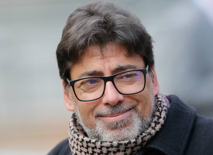 <a href="/El_Ciudadano/">El Ciudadano</a> ¿Lawfare contra Jadue? La prensa bajo la lupa en Chile
Por décadas, hemos escuchado que el periodismo es la piedra angular de la democracia, un contrapeso esencial al poder.Sin embargo, el caso de Daniel Jadue, exalcalde de Recoleta y figura prominente de la izquierda chilena,