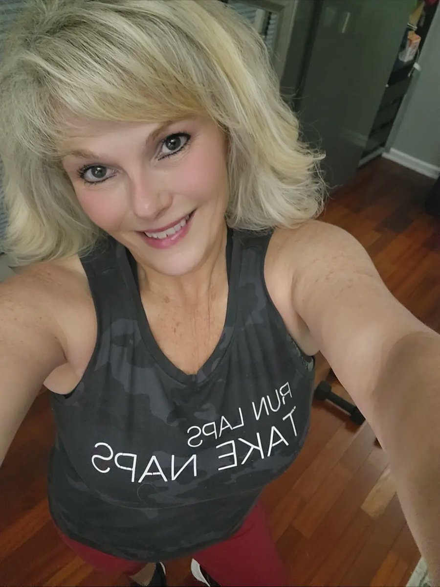 lisahanks89's tweet photo. Blessed  to still be able to workout  and keep strong 💪 #over50club https://t.co/yQtZNS8ad9