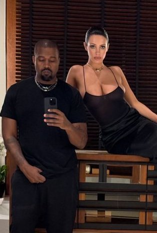 ye_world_'s tweet photo. QUEEN https://t.co/zIX5f0ROKT