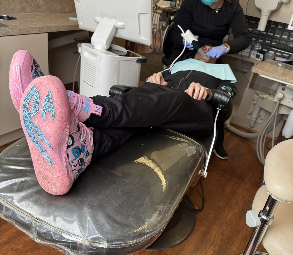 zakfenner's tweet image. Got my front tooth fixed and got my mouth scanned for a $700 hot pink custom fitted mouthguard. #2for1 #stillpretty