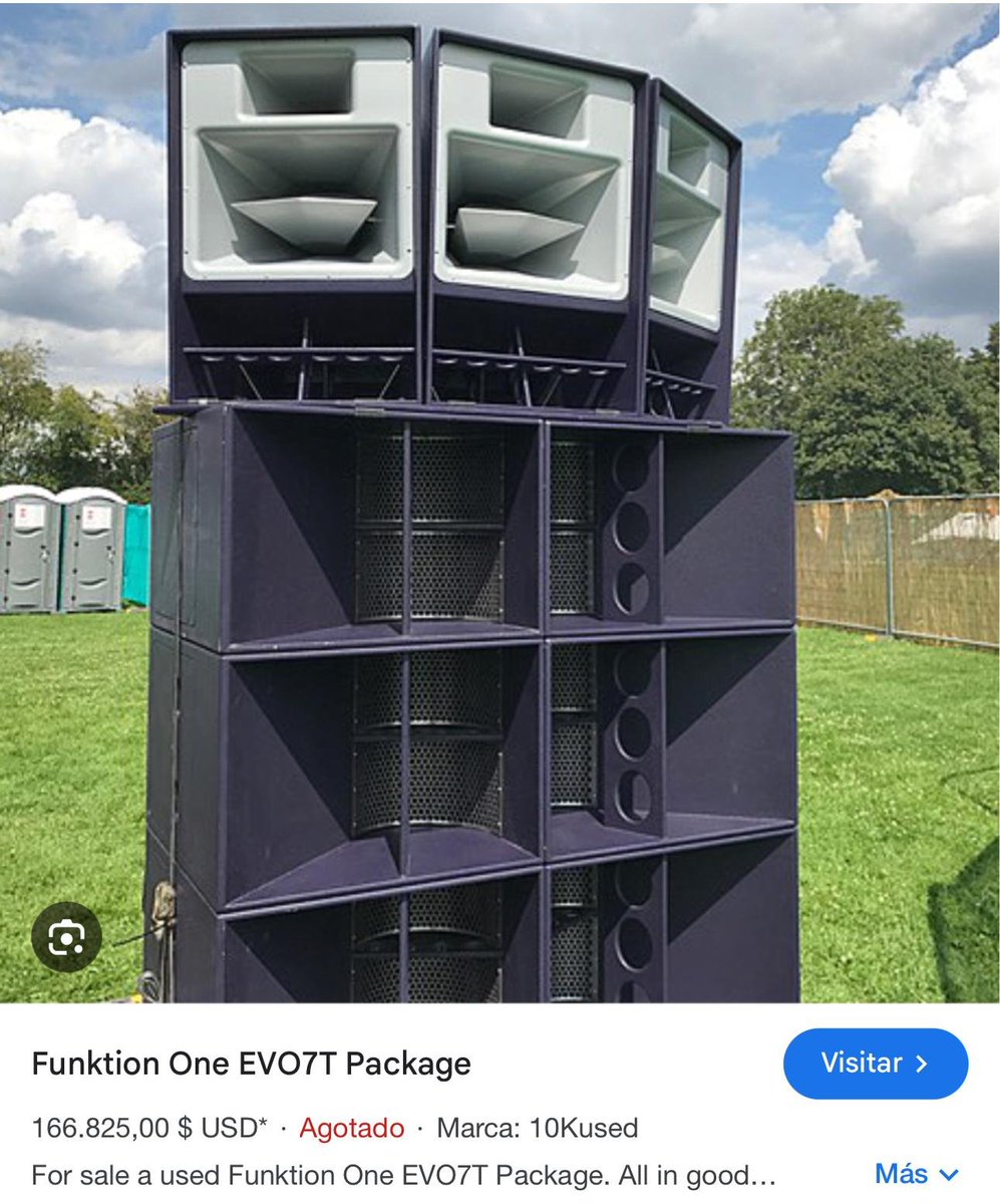 Dicen que la Rave de Ciudad Real la montan 4 perroflautas.
Los perroflautas: 12 escenarios, tiendas, carpas de circo, trailers de 100.000€ camperizados, audiovisuales mejores que muchos festivales y millones en sonido, para muestra dos imágenes.