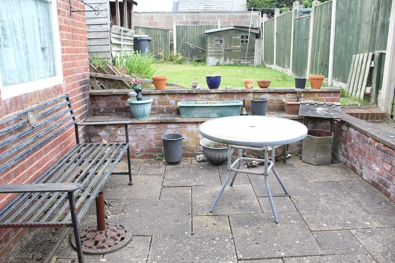 GreenAndMay's tweet image. 🏡 For Sale on Victoria Road 🏡
This charming end town house in a picturesque village location could be your dream home! 🌟

#Pinxton NG16 6NE
£140,000
Full details and photographs 📷: greenandmay.co.uk/property/?ref=…
Call ☎️ 01773 832888 to view this property