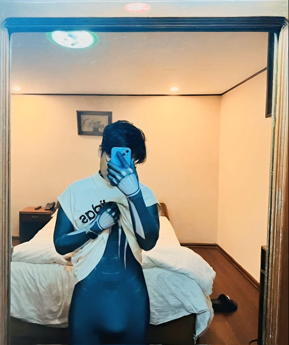 Come and take it off babe 🥵🥵🖤🕸️