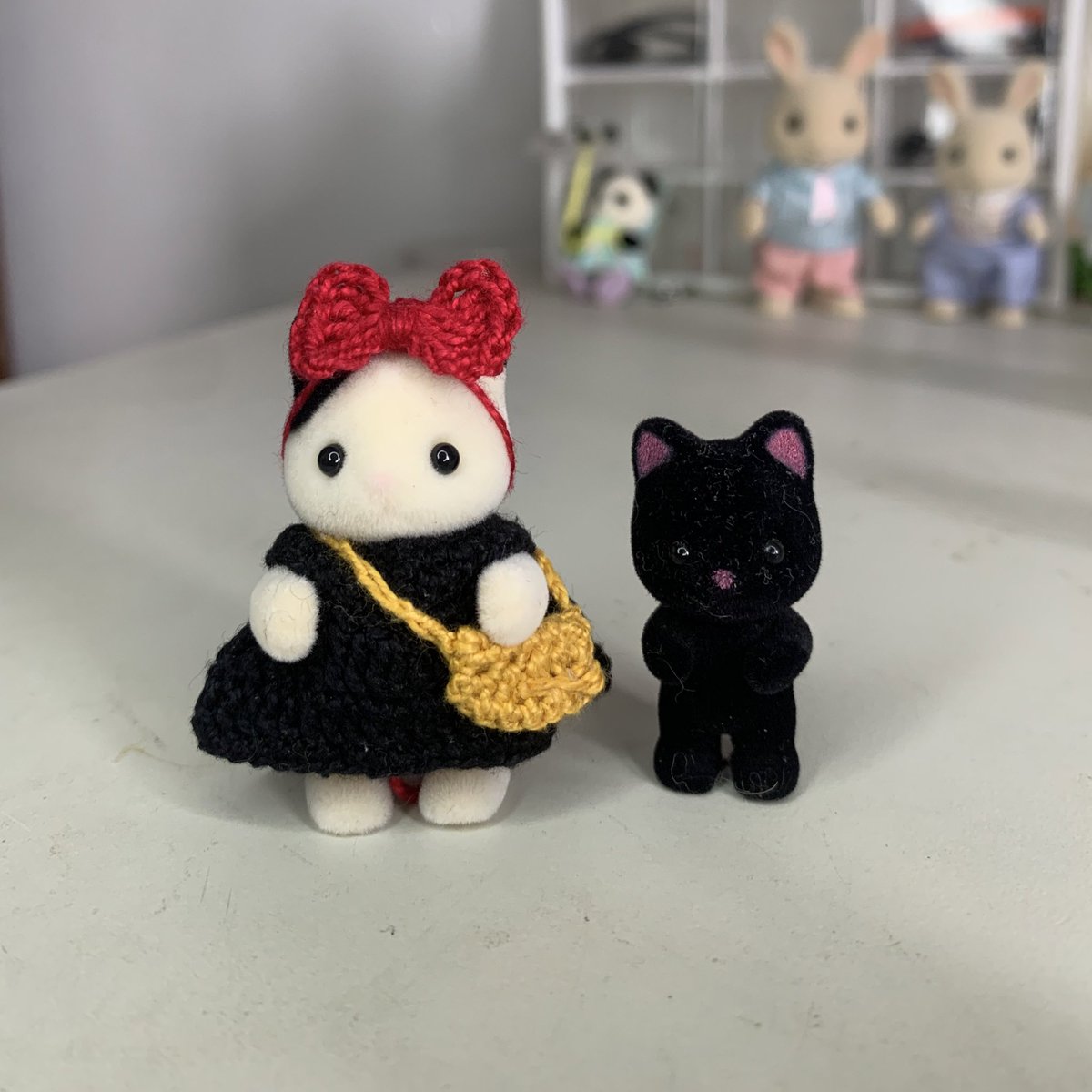 sylvclub's tweet photo. gente a kiki e o jiji sylvanians 🤏🏻🐈‍⬛🧹 https://t.co/nidt1pHPCY