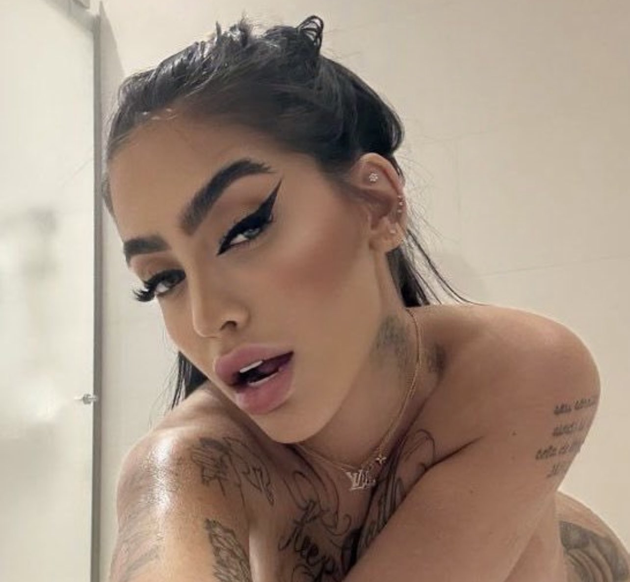 VAZADO FAMOSAS on X: VEJA🚨: Após o sucesso em 2024 e faturar mais 5  Milhões no Privacy. Mc Mirella lança seu primeiro vídeo explícito com Dynho  Alves e começa o ano de