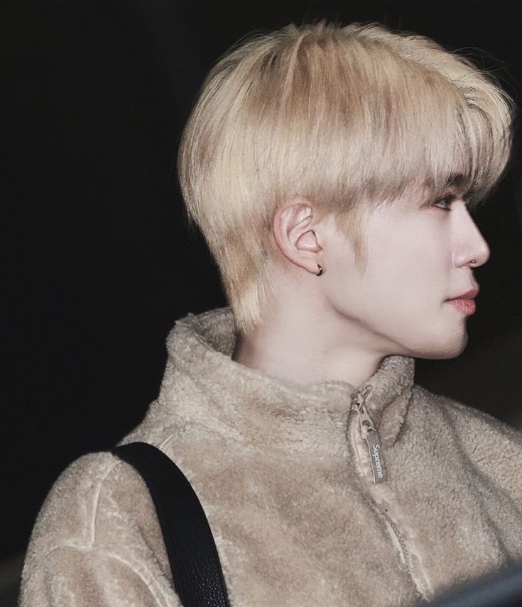 uaremyrock_'s tweet photo. 내 기준 금발 탑 찍은 날들 https://t.co/0c65QdL0yC