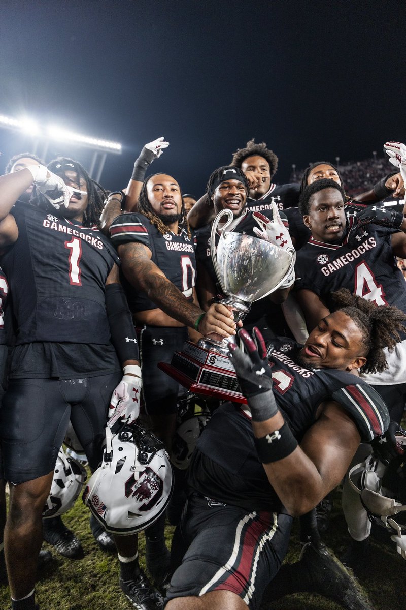 Eman7Nick's tweet image. Thank you South Carolina, these past 3 years a bunch of history and memories were made. I swear I wouldn’t trade it for anything, the journey was amazing. I’m a little bittersweet about leaving, but I’m glad I got to suit up with the team one last time they meant a lot to me. I…