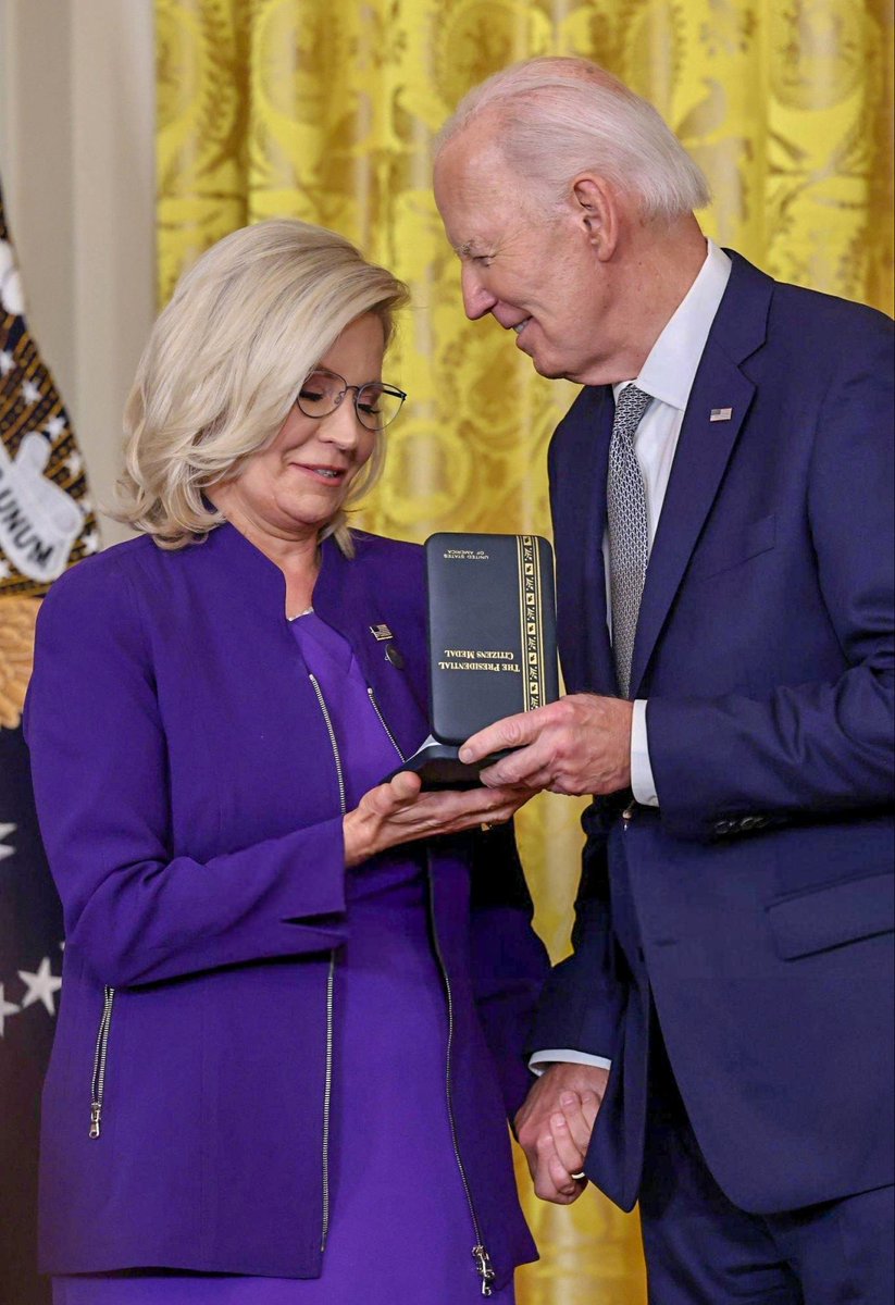 ChrisDJackson's tweet photo. Joe Biden honors those who put country over party.

Donald Trump honors those who put him above all else.

The contrast is crystal clear. https://t.co/VyvXIJQf18
