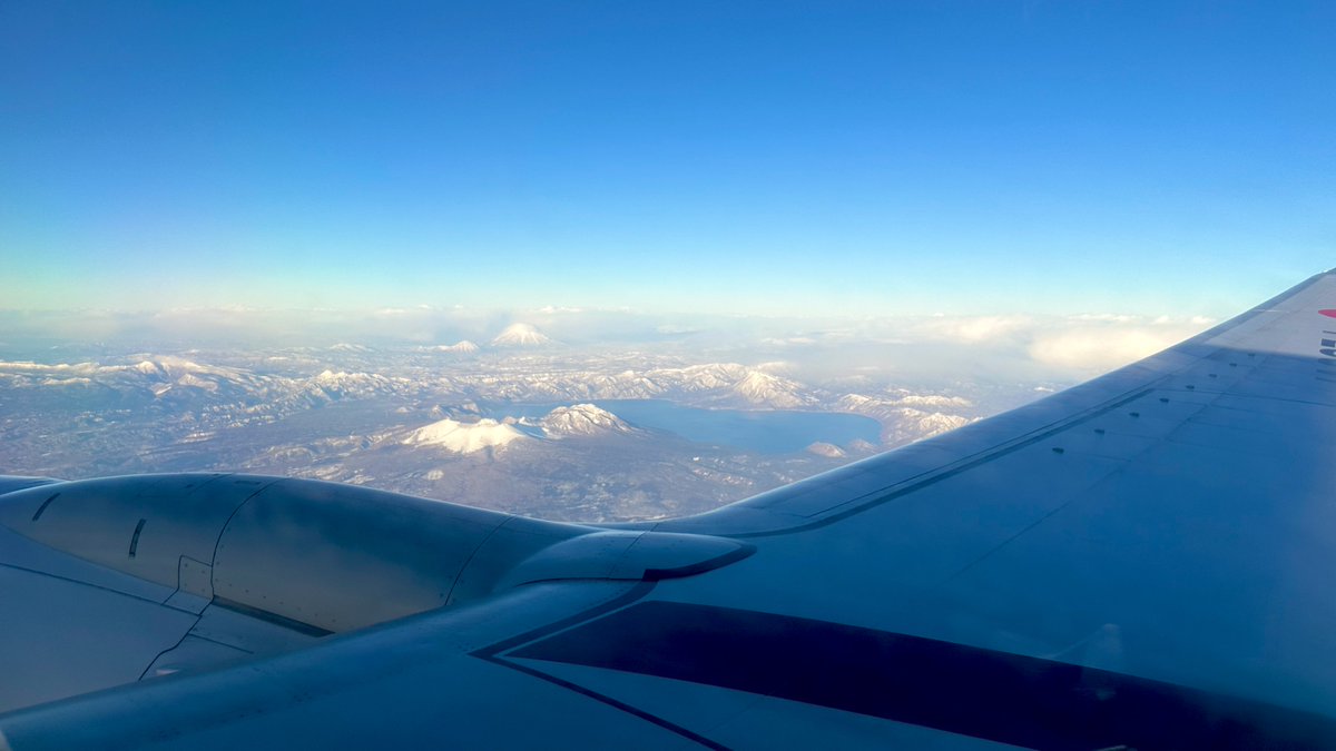 totemo_ichiro's tweet photo. 2025年もよろしくお願いいたします🐍

年末年始の仕事を終え地元へ…✈︎

初詣や初売りの取材は行っていたのに年を越した実感があまりなく不思議な気分です https://t.co/PmED9gGJ0x