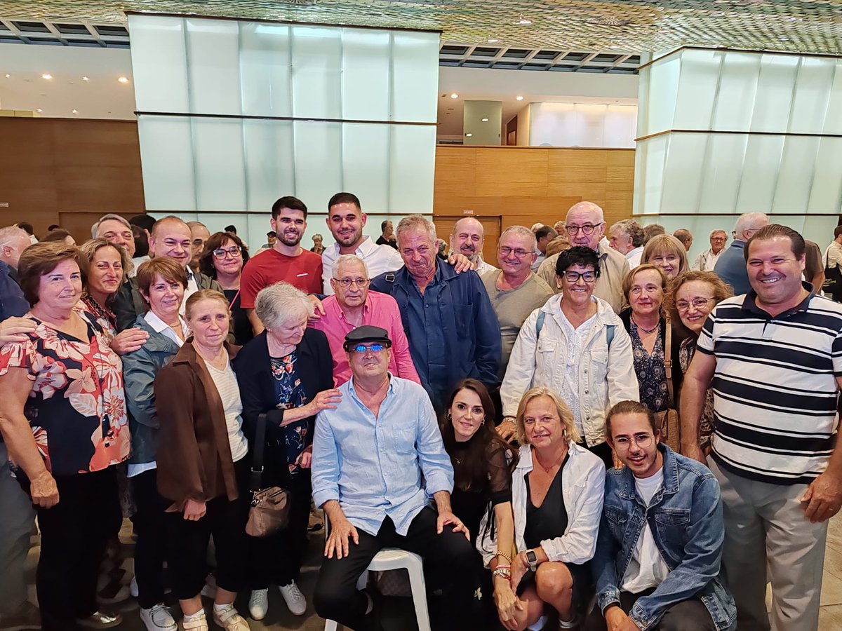 Francesc vivia la política amb saviesa, humilitat i un profund respecte per la gent. Sabia escoltar i fer-se escoltar, sempre amb paraules que arribaven a calar més enllà de la pell.
El record i la teva llum seguiran amb nosaltres per sempre. Gràcies per tot.