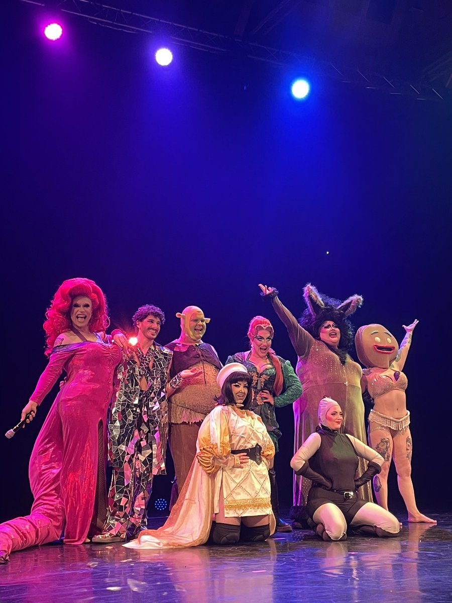 coveredcolours's tweet image. After missing out on it at the Fringe last year I got to see @Swamplesque tonight which was just as hilarious and fun as you’d expect a Shrek burlesque/drag parody to be! The audience was super into it too 😂👏🏼