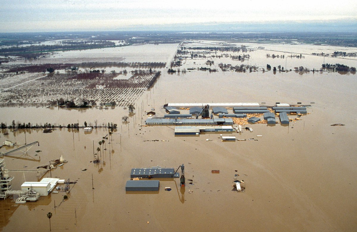 #OTD in 1997, a levee break on the Feather River caused devastating flooding in <a href="/YubaCounty/">Yuba County</a>, claiming 3 lives, destroying 1,000 homes &amp; causing $300M+ in damages. Since then, work by Yuba Water and our partners has significantly reduced flood risk.

More: bit.ly/yuba97flood