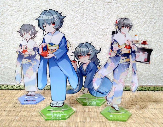 迅鯨ちゃんは縁起物なので新春晴れ着だけで四種もアクスタあるんですよねえ……右端のゲーム内実装版は実装から一年越しのアクスタ化だった(と記憶している)ので、きょうの新春で去年の新春描き下ろし迅鯨ちゃん長鯨ちゃん朝日さんのアクスタ化も全然ありそうですね…… 