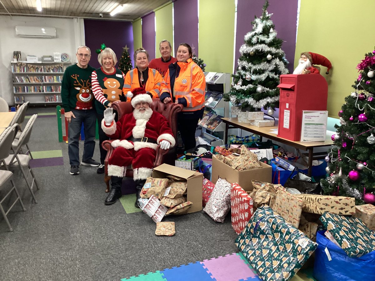 Earls Barton Library & Community Centre tweet media