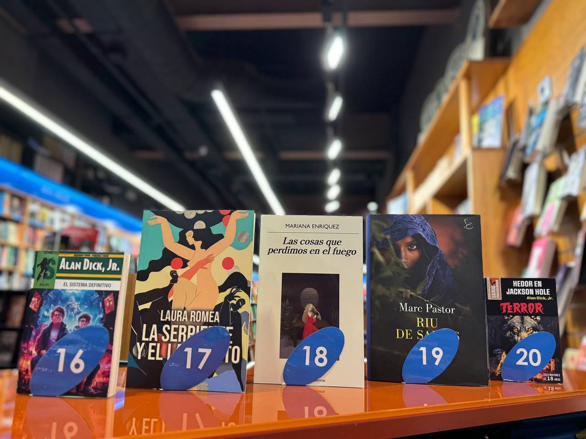 GigameshTienda's tweet photo. 🏆 Los 20 📚 más 💸 en 2024* 🏆
 
🥇 Mariana Enríquez, Un lugar soleado para gente sombría @AnagramaEditor
 
🥈 @Ricardefa Els confins i la tenebra @MaiMesLlibres
 
🥉 @AitziST Las raíces recuerdan tu nombre @ObscuraEditori1

https://t.co/RayVcHpO5O

*originales en CAT/CAS https://t.co/AL03i763hn