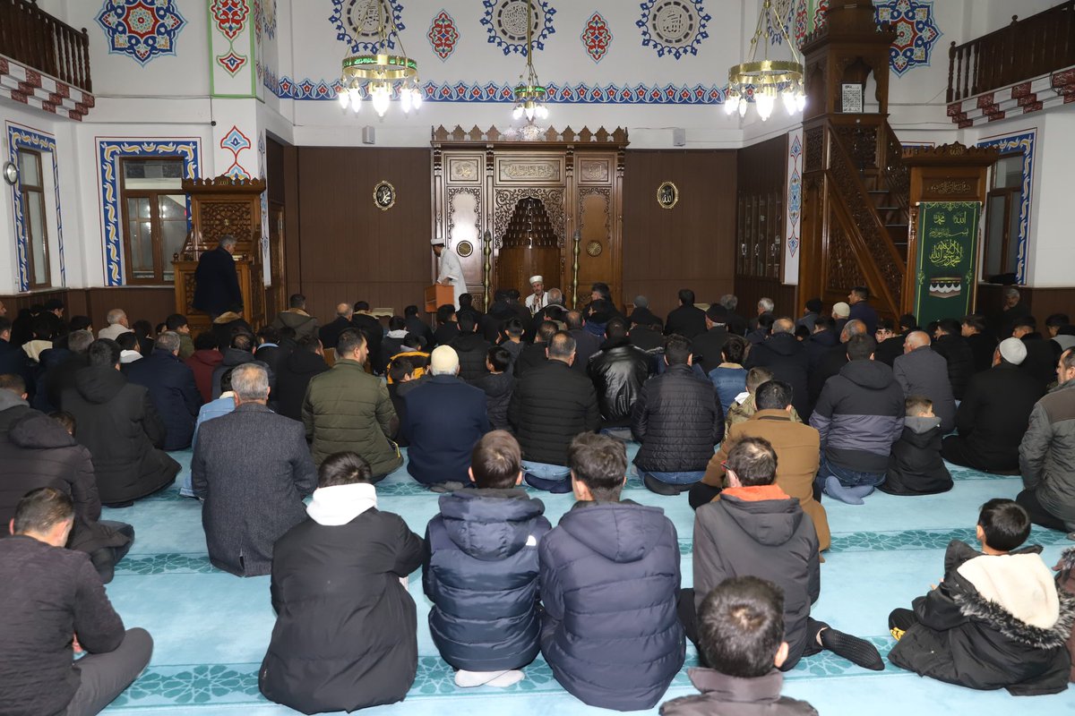 Üç ayların müjdelendiği Regaib Kandili dolayısıyla Yeni Merkez Camii’de İlçe Müftülüğü tarafından program düzenlendi.

Kaymakamımız <a href="/KaymakamAydogan/">Melih Aydoğan</a>’ın da katıldığı program, Kur'an-ı Kerîm tilaveti ve Mevlid-i Şerif okunmasının ardından dualarla sona erdi.