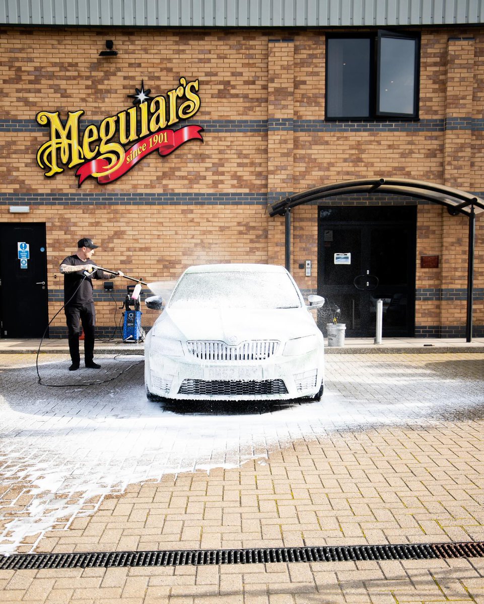 Meguiars's tweet photo. There's no time like Snow time! ❄️ Our Ultimate Snow Foam cleans without stripping protection! 

#meguiars #snowfoam #foamcannon #carwash https://t.co/lpDTIos7My