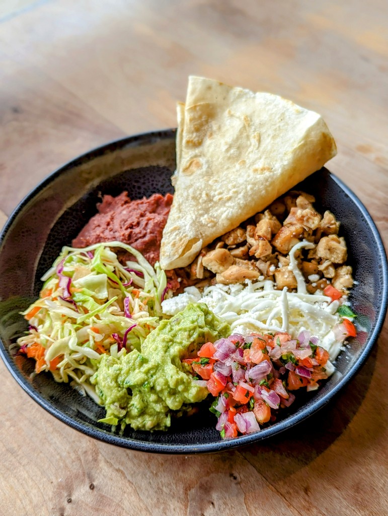 Resolutions?  We've got you! Try our Salad, Taco, or Burrito Bowls for lunch! 

#socalo #socalosantamonica #santamonica #eatlocal  socalo.com