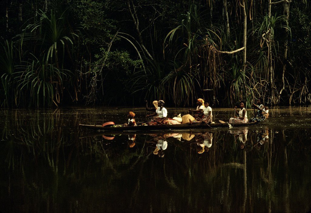 niger river delta. 1977.
warri region, nigeria. 📸 bruno barbey.