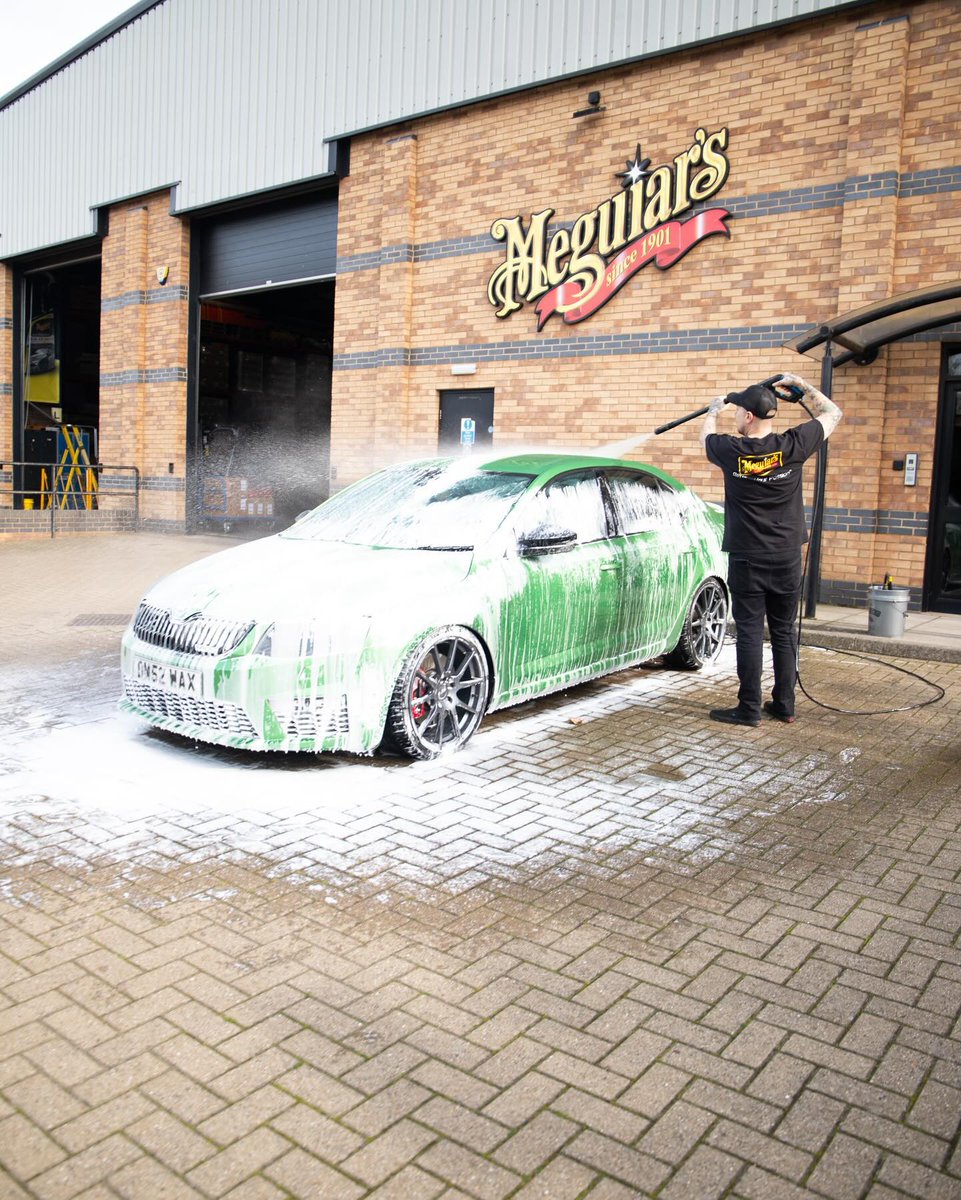 Meguiars's tweet photo. There's no time like Snow time! ❄️ Our Ultimate Snow Foam cleans without stripping protection! 

#meguiars #snowfoam #foamcannon #carwash https://t.co/lpDTIos7My