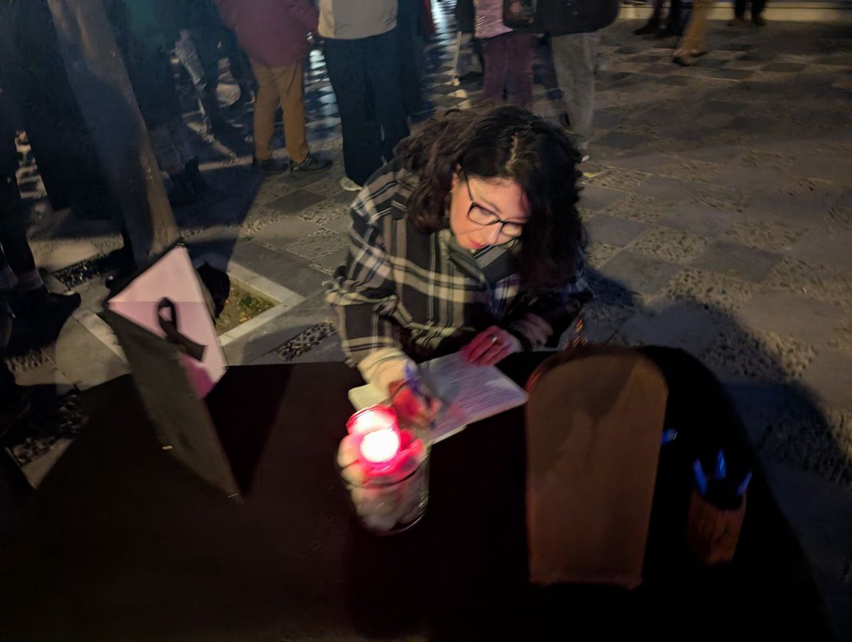 Hoy en Sevilla hemos acompañado a la familia y amistades de Mahmoud en la concentración en su memoria,exigimos justicia para él con una investigación profunda de lo ocurrido, lo que está claro es que la violencia institucional también mata