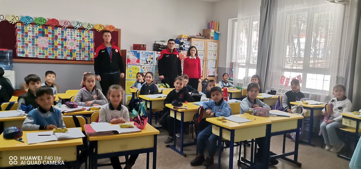 OrayKale's tweet photo. Denizli Büyükşehir Belediyesi Kale İtfaiye Amirliğine yeni yıl tebrik kartı gönderen okulumuz 2/B sınıfı öğrencileri amirlik personelleri tarafından ziyaret edilmiştir. Değerli itfaiye personelimize teşekkür ederiz. https://t.co/xqKBeJgJ69
