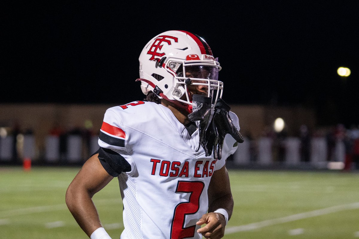 Revised sr film‼️
Conference offensive player of the year🏆
ALL-STATE RB&amp;LB2️⃣
23TDS🙌🏽
1404 AP YARDS
53 TACKLES 
PICK6 

hudl.com/v/2RN2Dr