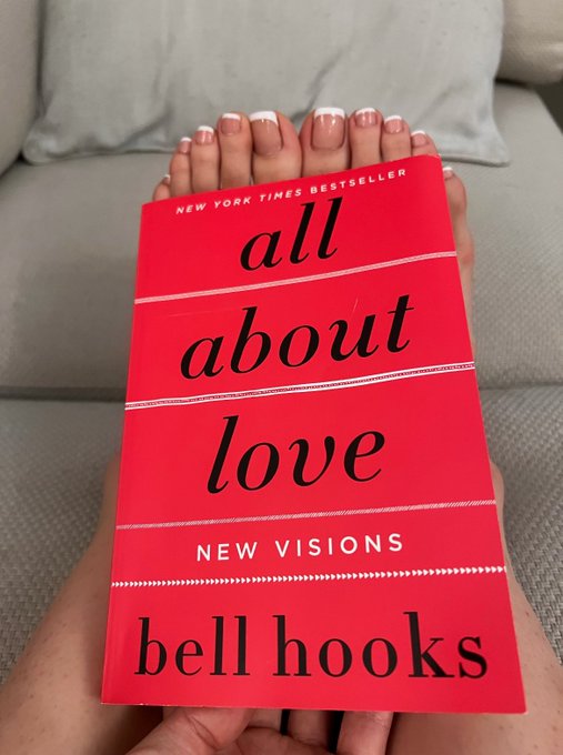 1 pic. New read 🩷 https://t.co/v323d26tSa