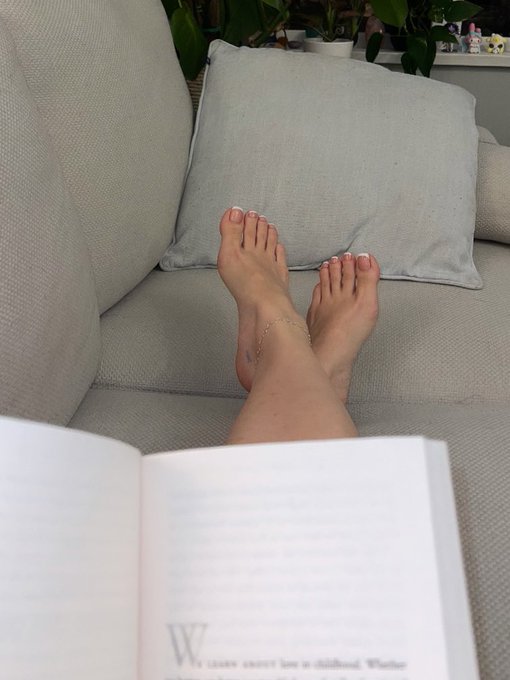 2 pic. New read 🩷 https://t.co/v323d26tSa