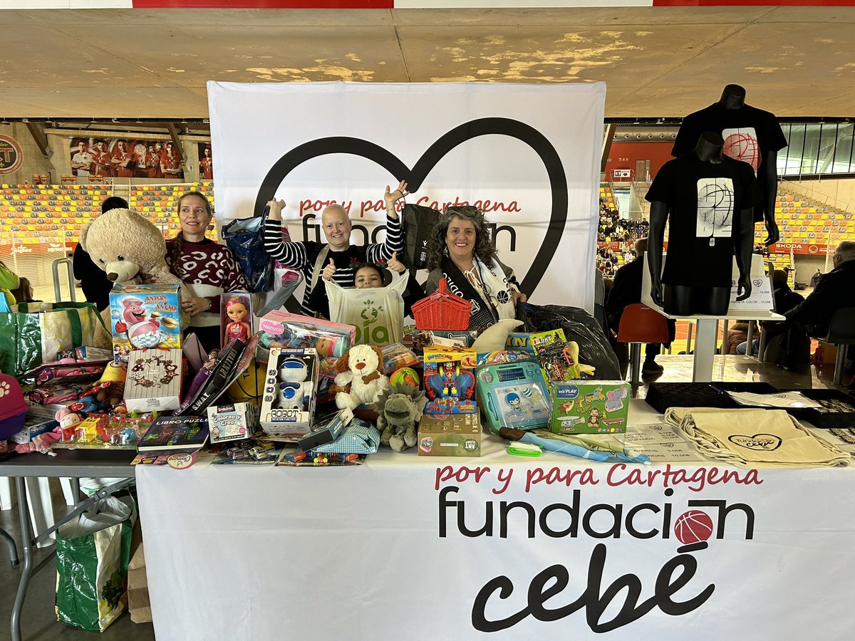 FundCBCartagena's tweet photo. 🎁 ¡Gracias por ayudarnos a que ningún peque de #Cartagena se quede sin juguetes! 

Todo lo recogido en el último partido se destinará a 1️⃣0️⃣7️⃣ familias vulnerables, a través de la asociación AIC San Vicente de Paul (Cartagena). https://t.co/o5C1VD3KO8