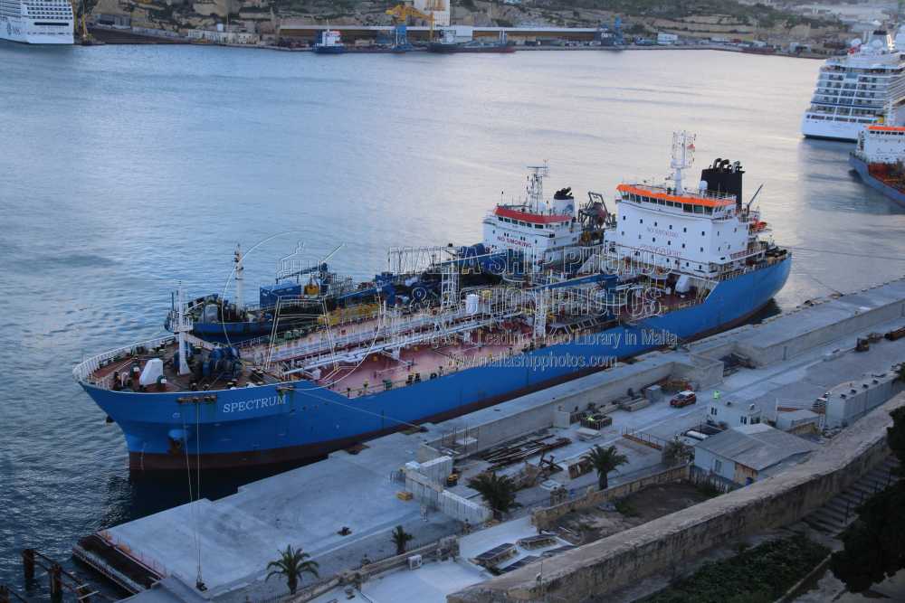 Shipguru's tweet photo. #shiptoship between #tankers #ADELIA and #SPECTRUM at #grandharbourmalta - 24.12.2024 - https://t.co/nfgboxcB5B - NO PHOTOS can be used or manipulated without our permission @worldshipsoc @LowSulfurBunker @ShippingWatch @ShippingMag @ShippingMagnate @ShippingTV @Shipping_Herald https://t.co/vToRF9wep3